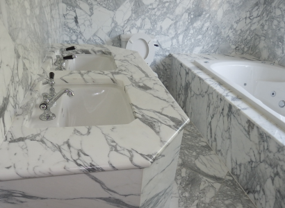 Bathroom in Bianco Arabescato marble (Private Project-Kent)1